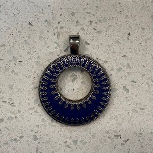 Authentic Premier Designs Double Take Pendant